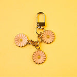 MONBEBE 粉紅小雛菊 Bag Charm